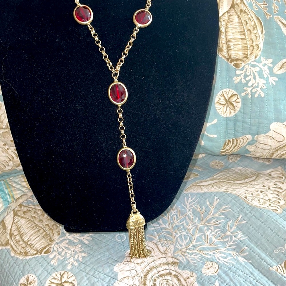 Chicos red faceted cabochons with heavy round flat linked gold chain and tassel - Picture 7 of 15